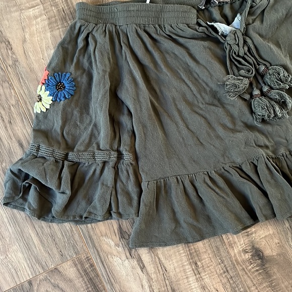 Army Green Floral Embroidered Off the Shoulder Top - Picture 8 of 10